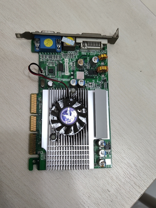 映泰显卡VP5200SS11，有历史了。