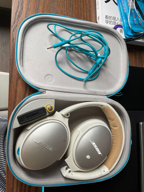 Bose 有线降噪耳机。 头戴式。