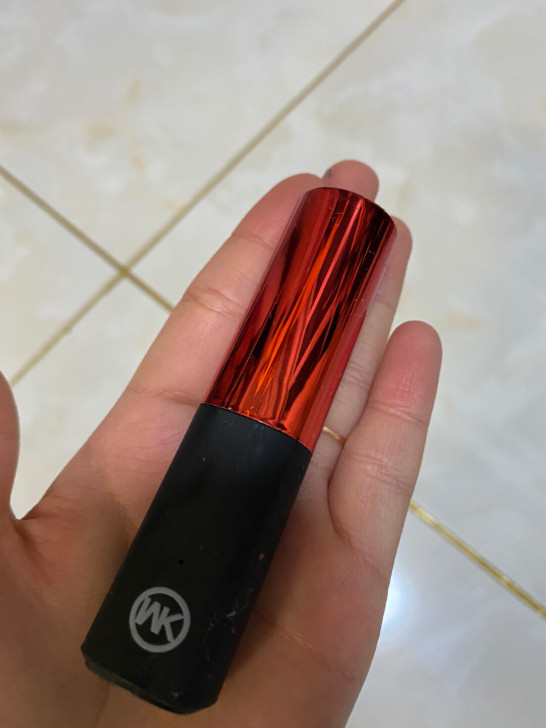 口红充电宝，使用正常，能给手机充满一次，携...