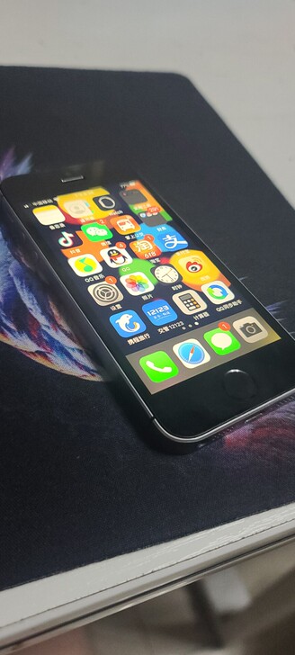 iphonese国行32g，无敌备用机。系...
