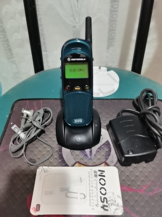 摩托罗拉fL2000,手机功能完美,接打电...