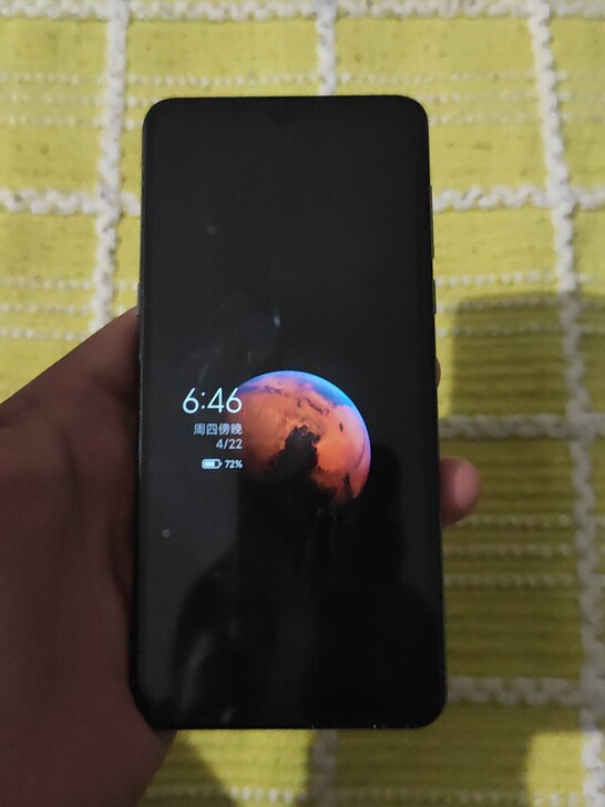 小米mix3前后摄镜片玻璃碎了，不影响使用...