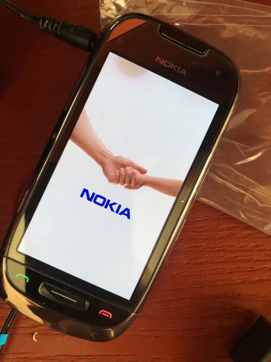 诺基亚C7，全新库存机，大全套。