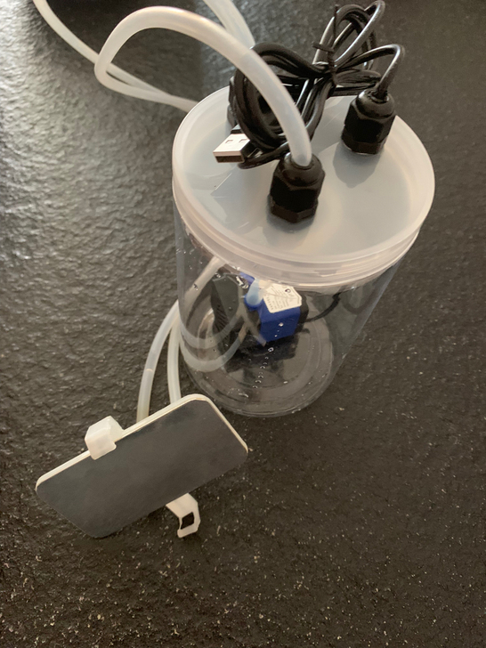 手机水冷散热器,超薄型,简便不影响手感,水...