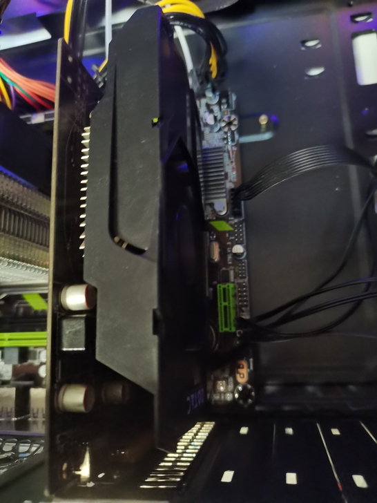 索泰GTX750  1G显卡