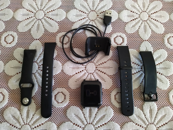 华米手表 青春版（有GPS），屏幕左上角有...