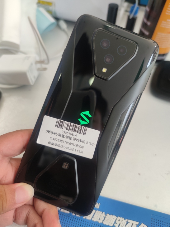 黑鲨游戏手机3，12+256G成色95新，...