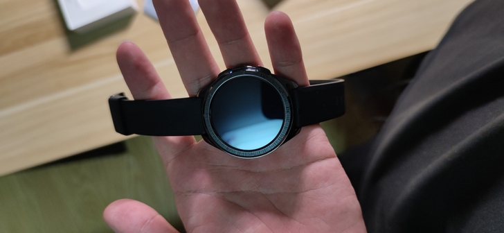 vivowatch46mm成色很新，功能正...