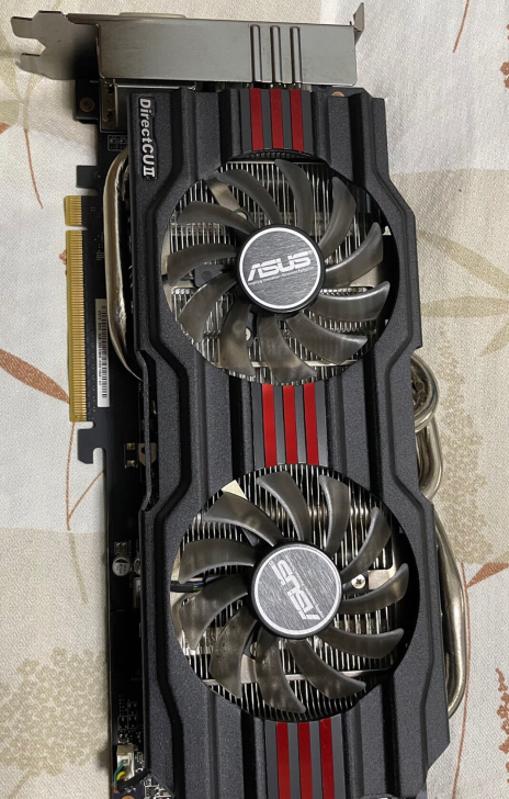 华硕GTX770-2G显卡，显卡还在电脑上...