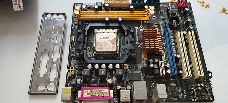 AMD双核5200旧主板带CPU和挡板,以...