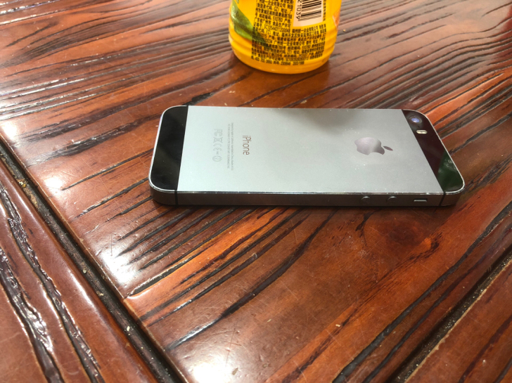 苹果5s苹果5s成色还行,主要备用机手感非...