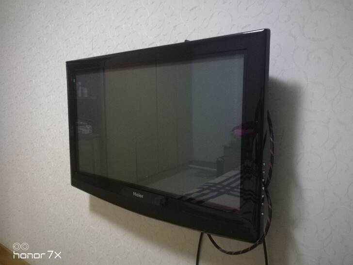本地卖一台海尔电视400块，基本没怎么看