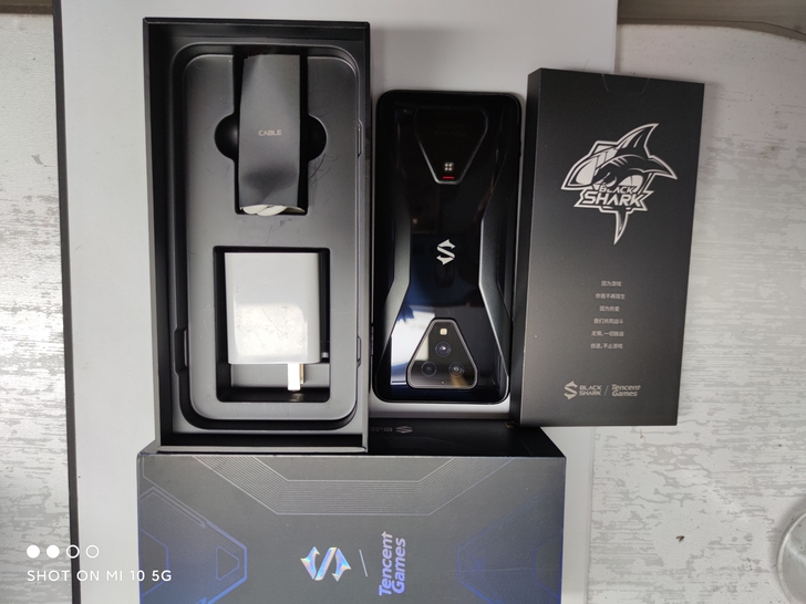 小米黑鲨3游戏手机，顶级高通骁龙865处理...