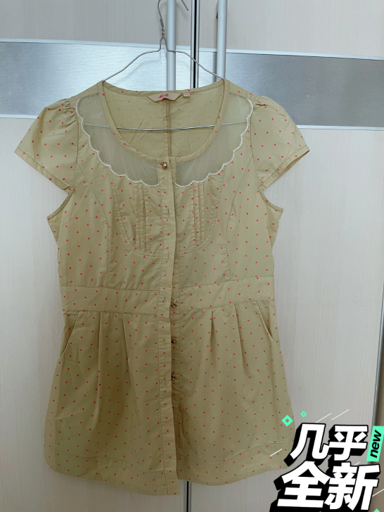 连衣裙1件，去年购买，就穿了两次几乎全新。...