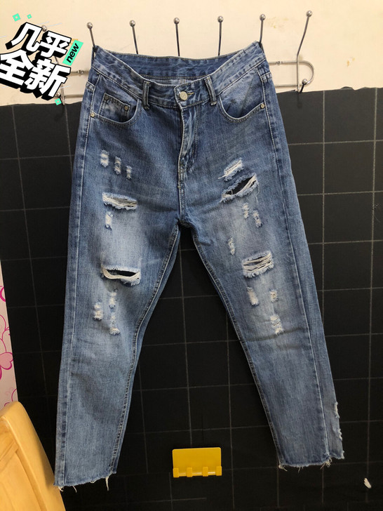 破洞牛仔裤，还算新。175。便宜出售。35...
