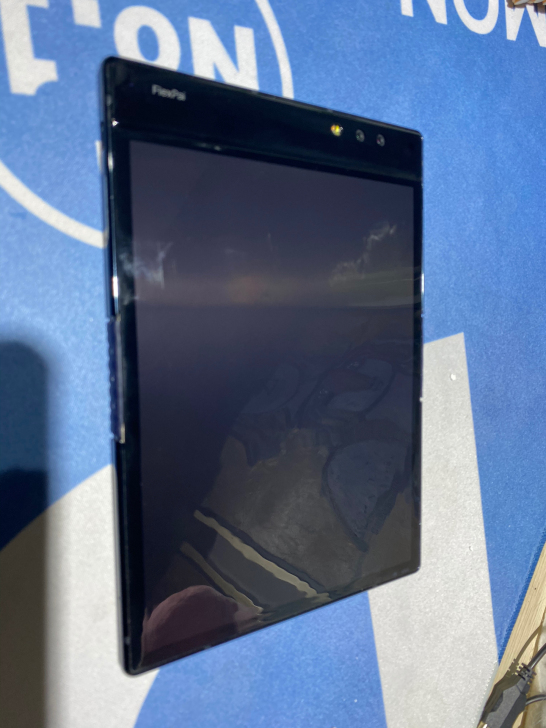 出一台自用柔派折叠手机，