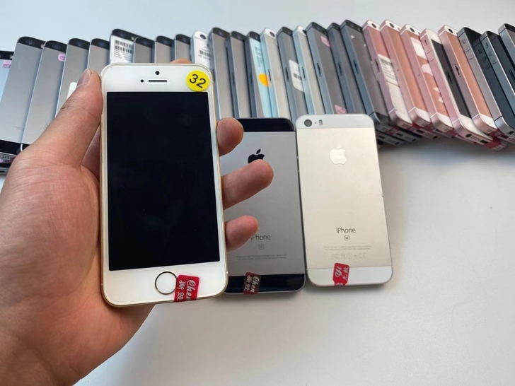 【全原装未使用】iphoneSE 插卡即用...