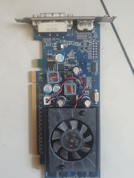 电脑显卡,参数和型号都在照片上,不会看,懂...