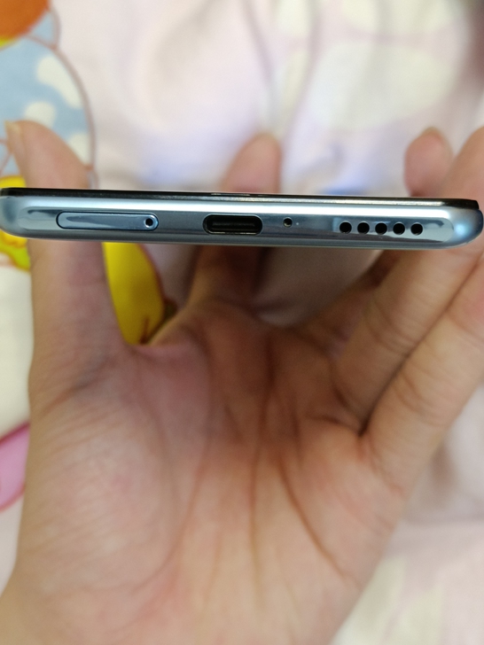 红米k40pro 8+128g有一小点点的...