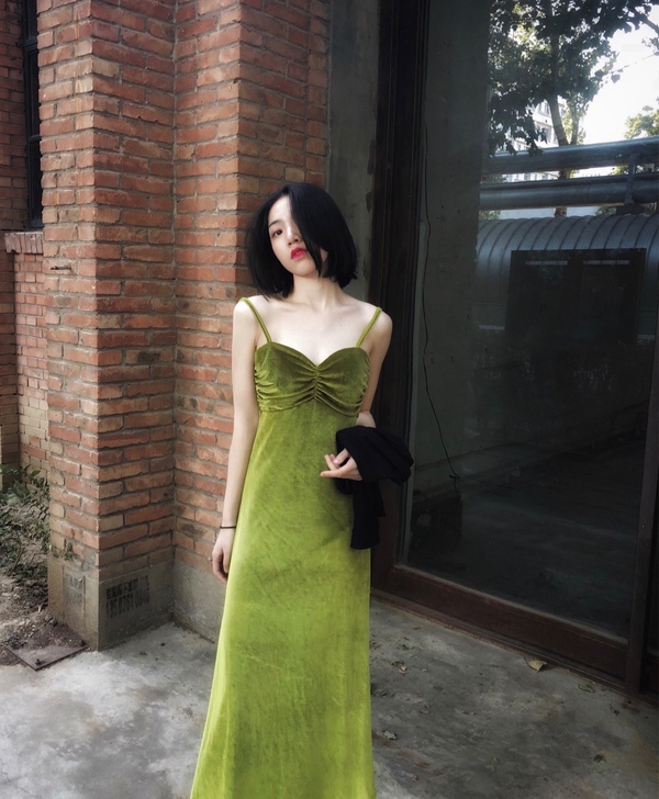 晚时光复古绿吊带连衣裙