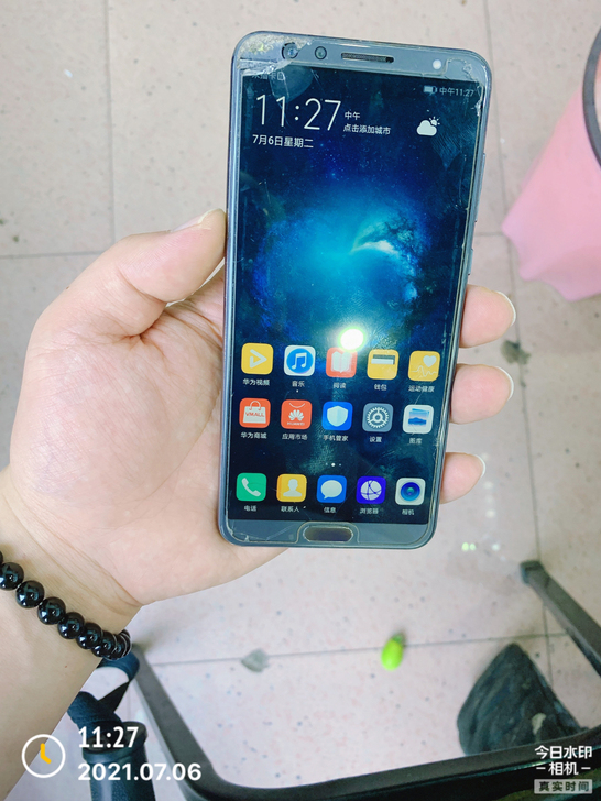 华为nova2s外屏破