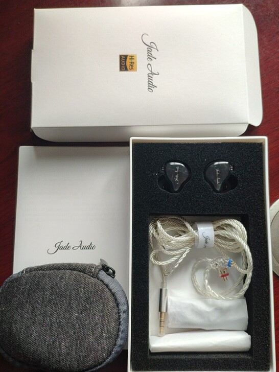 翡声ea3，圈铁耳机，刚买一共没用十次，后...