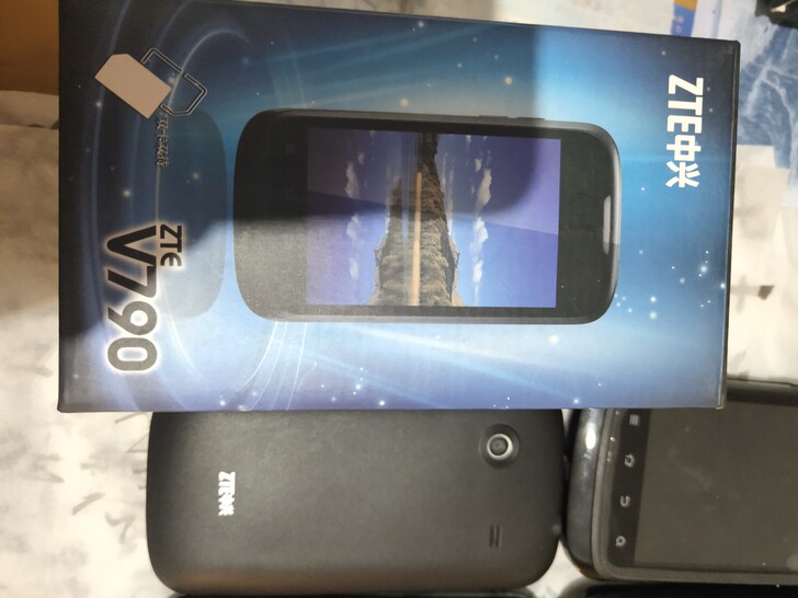 中兴V790(WCDMA.GSM)闲置远古...