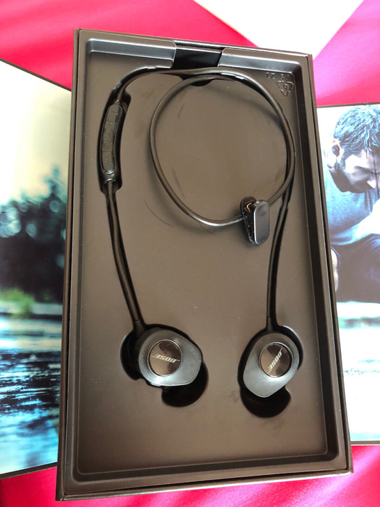 BOSE耳机八成新，18年购买，耳塞外皮有...