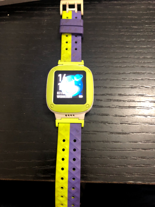 小天才电话手表y05，未解绑，没有盒子充电...