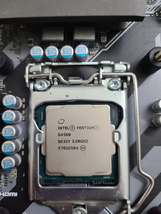 Intel奔腾g4560 台式电脑cpu
