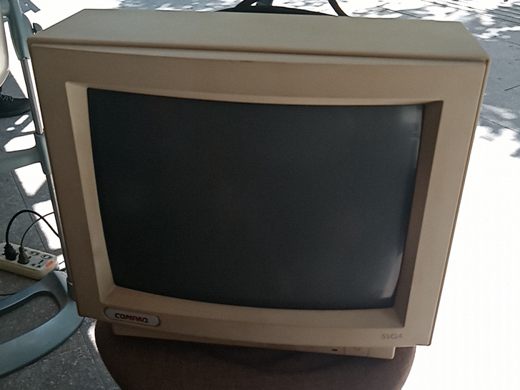 美国康柏14寸电脑显示器。型号472P。老...