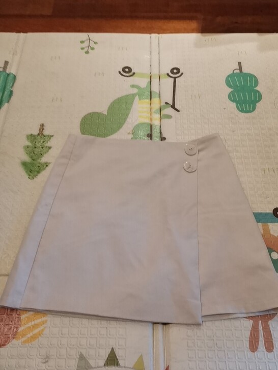 九成新，A字裙，M码，买来没穿过试了一下