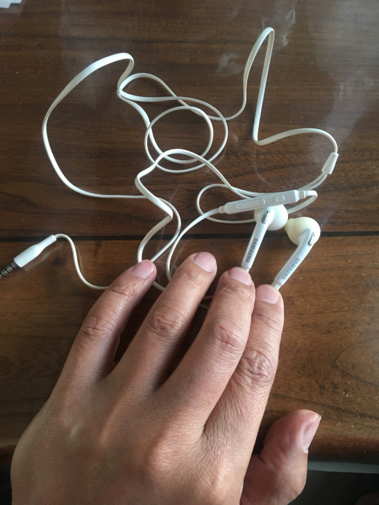 三星原装耳机,没用过,放了几年,功能完好,...