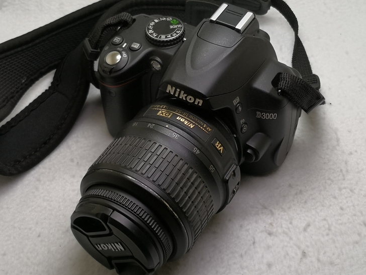 尼康D3000数码单反18-55vr镜头