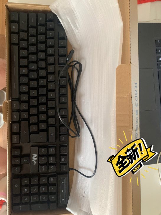 准备开学季买的电脑，送的键盘。有线，全新。...