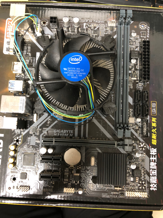 英特尔 CPU+主板+原装风扇 G4...