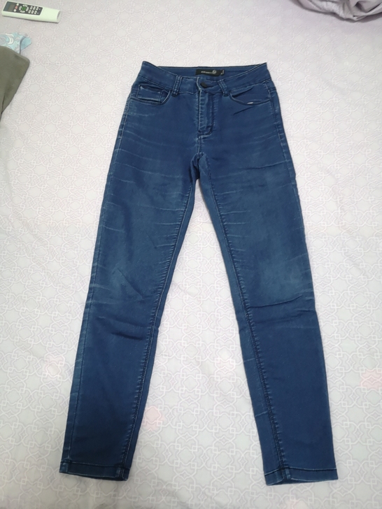 女士藏青色牛仔裤,品牌:未知未觉,购于专柜