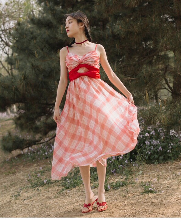 法式蝴蝶结吊带夏季度假连衣裙长裙清凉红亮色...