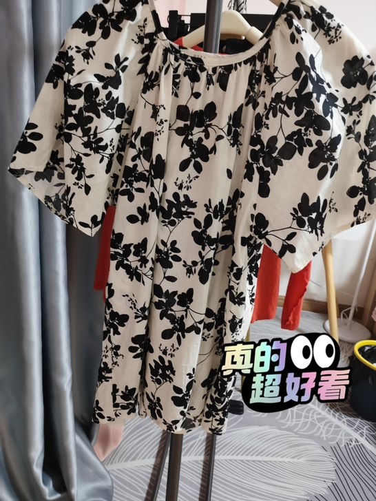 韩国购入，上衣，很舒服，我下面一般配个米色...