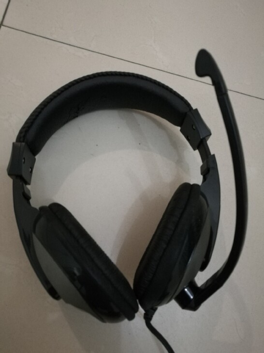 九成新有线耳机转让，包邮，请下单前沟通好，...