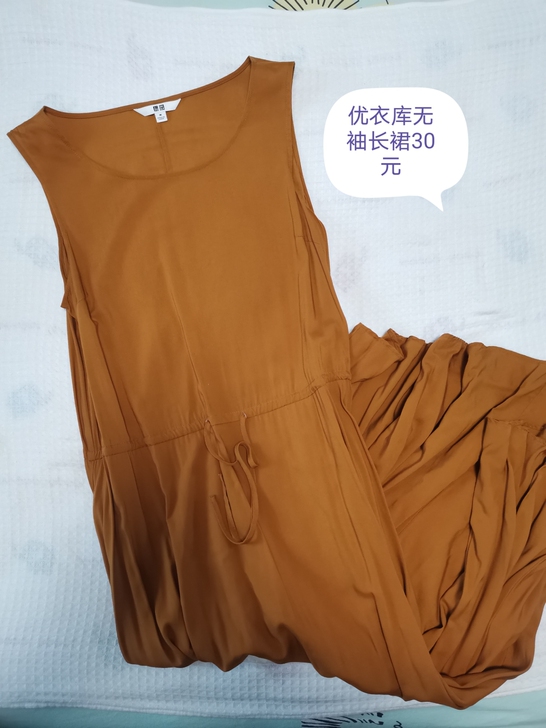 衣服基本没穿几次。有的吊牌剪了，只穿了一次...