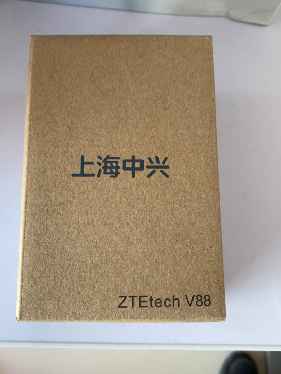 中兴守护宝翻盖双屏老人机V88，金色，大字...