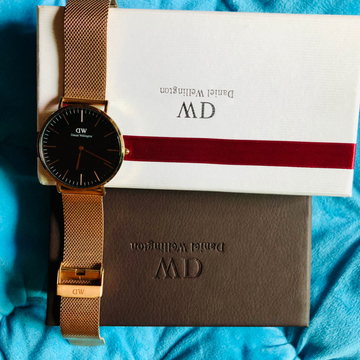 个人一手DW男表，表带是自己换的非常有范儿...