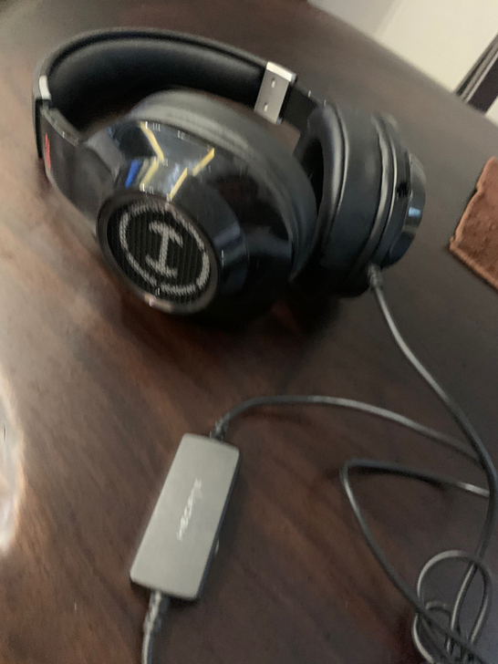 电脑卖了耳机也用不上才用两次需要的自己拍吧