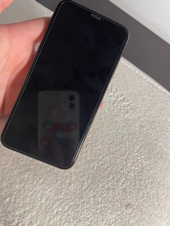 帮同学挂的，女生自用iphone xs港行...