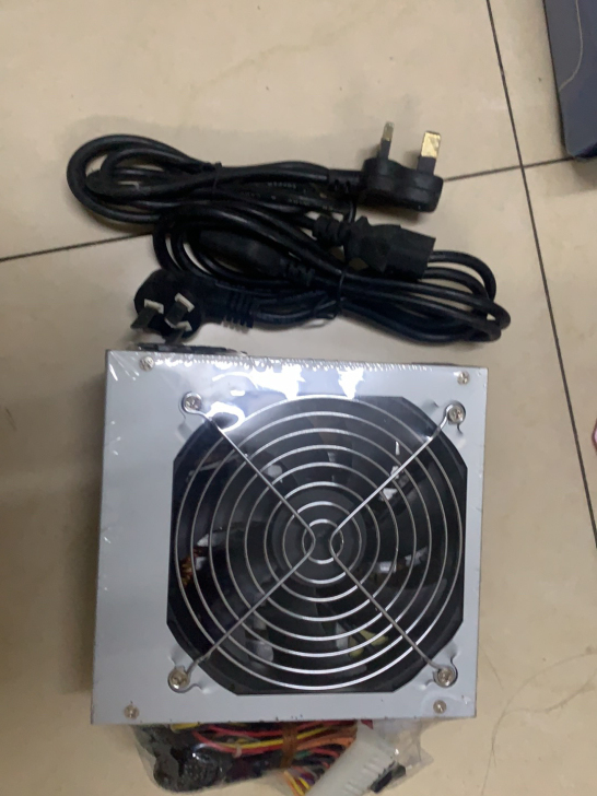 台式机电源。没拆封的。