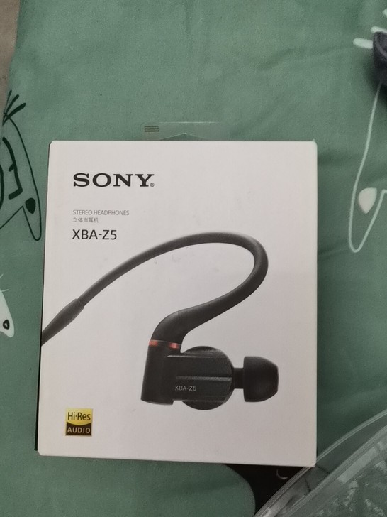 xbaz5的盒子  耳机原装盒 没别的东西...