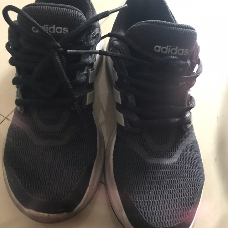 Adidas跑鞋，38码！有鞋盒