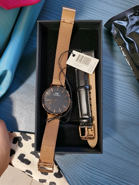 DW手表，找代购入手700多，现出手，可发...