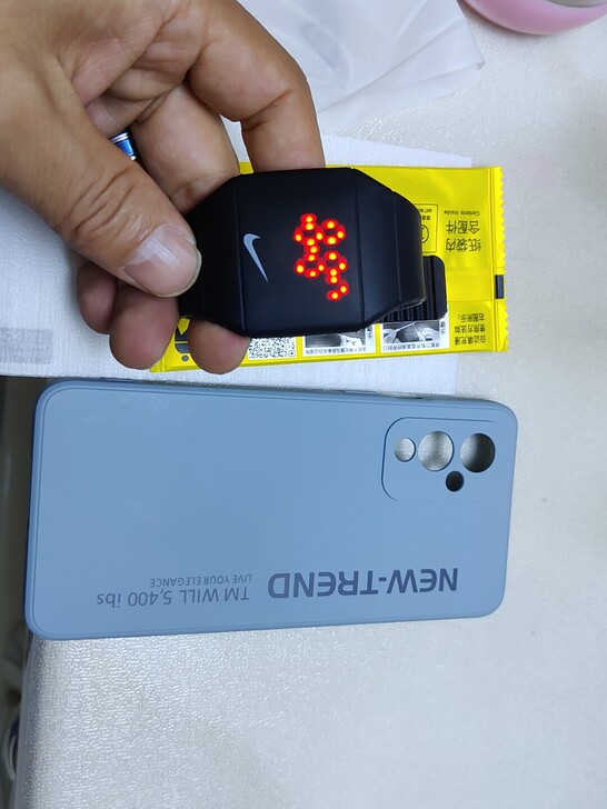 新的耐克手表，加一个华为一加手机壳全新。还...